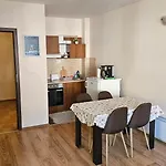 николови Apartment *